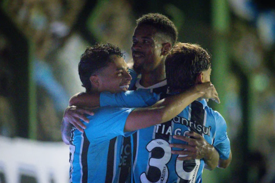 Na estreia do Gauchão, Grêmio goleia o Avenida no primeiro jogo de Luís Castro